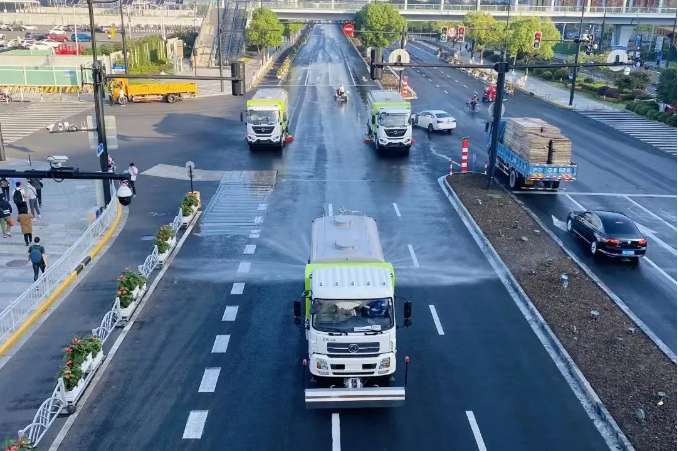 路面見本色丨盈峰環境新能源環衛裝備服務上海進博會！