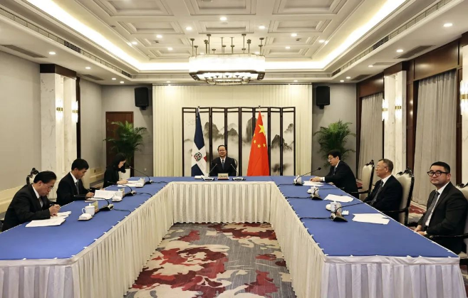 盈峰環(huán)境“助力”多米尼加清運垃圾，毛偉明省長出席線上交接儀式